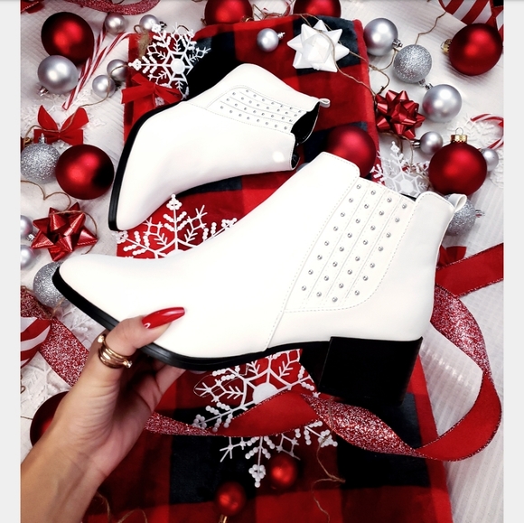 Fall collection// white studded bootie - Picture 2 of 7